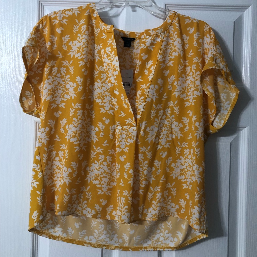 Ann Taylor blouse. Size small. NWT.